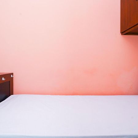 Oyo Life 2309 Kost Si Mbok Vivi Hotel Surabaya Eksteriør billede