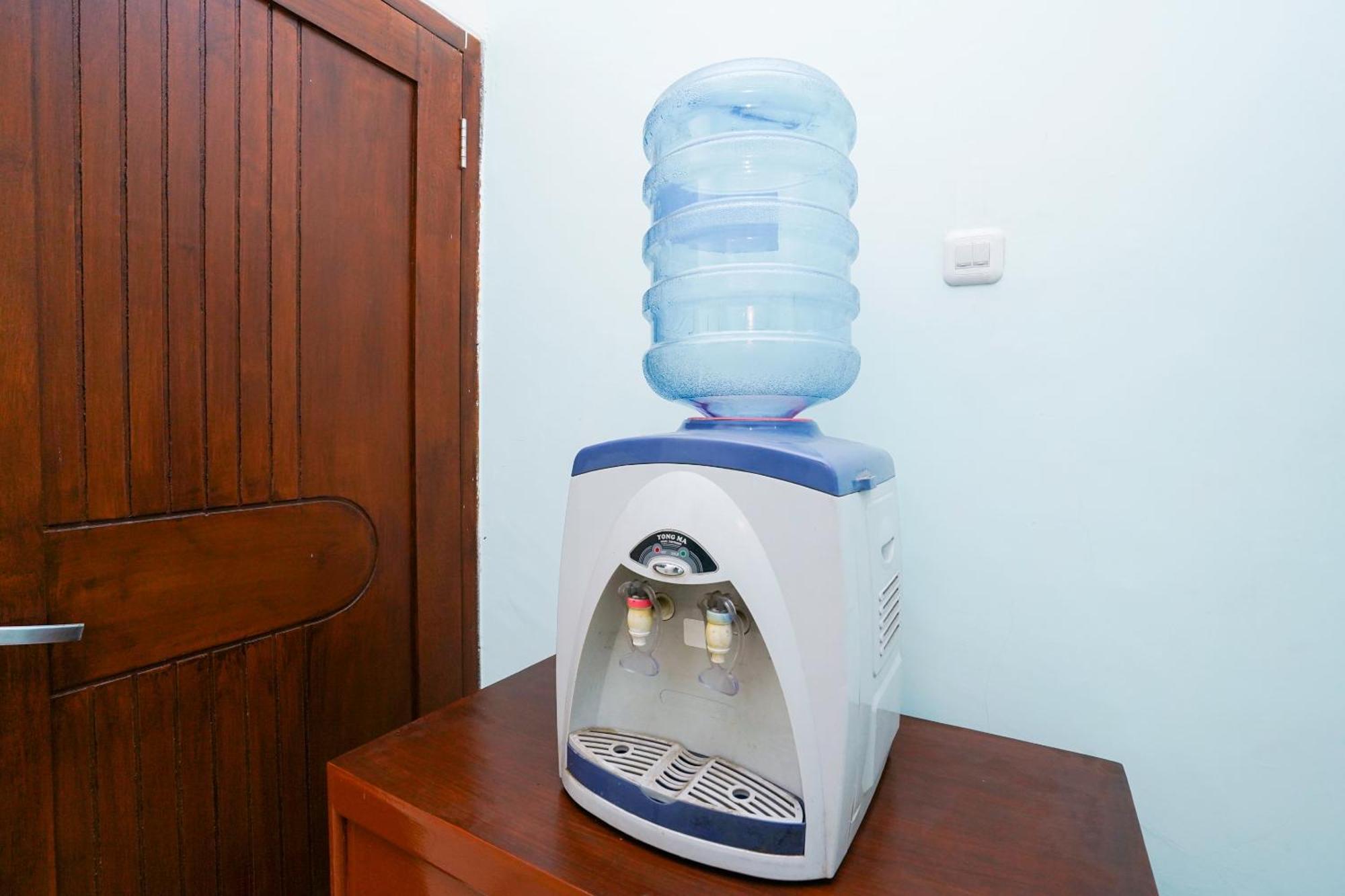Oyo Life 2309 Kost Si Mbok Vivi Hotel Surabaya Eksteriør billede